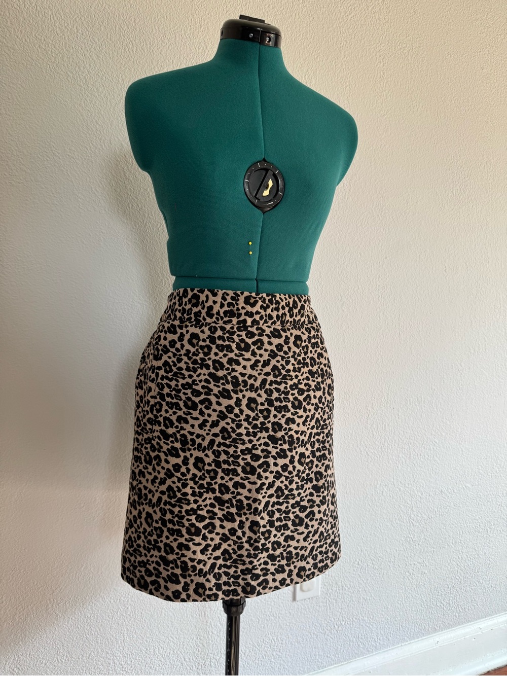LOFT Women’s Beige and Black Leopard Print Skirt